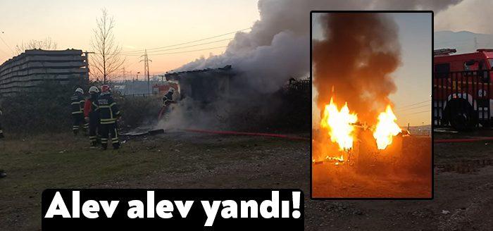 Kocaeli'de bilinmeyen bir sebeple boş barakada yangın çıktı. İtfaiye ekipleri