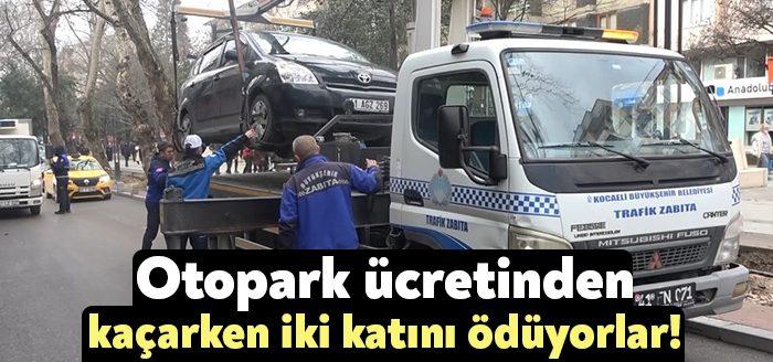 Kocaeli'de bazı araçların yanlış alanlara park edilmesi trafiğin felç olmasına