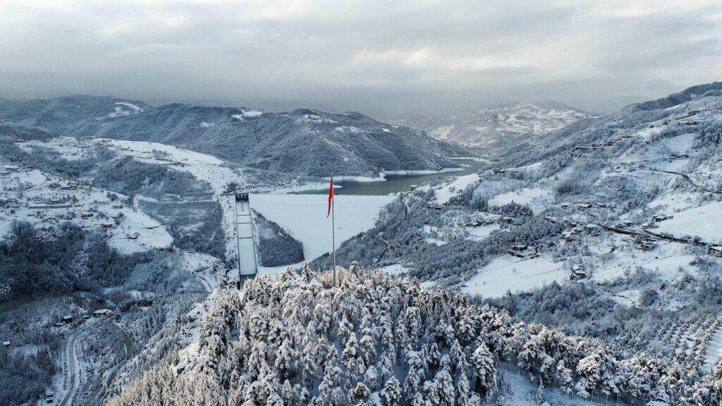 Samanli Daglari ve Yuvacik Barajinin kar manzarasi mest etti