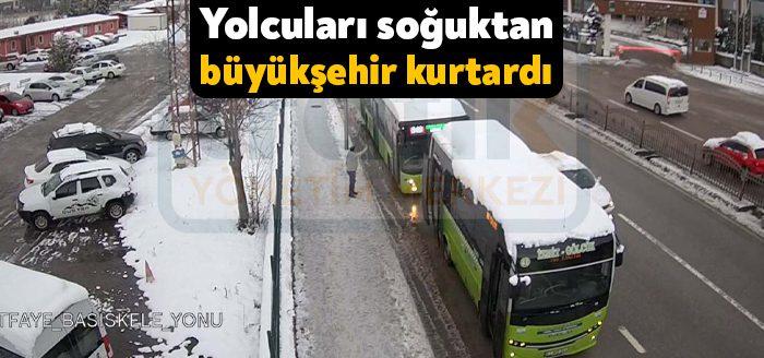 Kocaeli'nin İzmit ilçesinde eski Gölcük yolunda bir yolcu otobüsü arıza