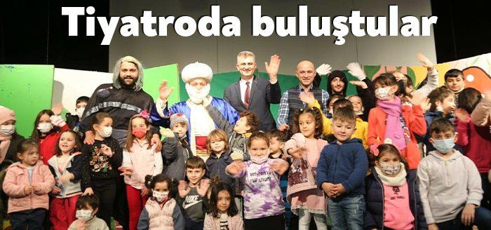 Gölcüklü çocuklar, Kazıklı Kervansarayı Kültür Yapısı’nda ücretsiz sahnelenen “Keloğlan İş