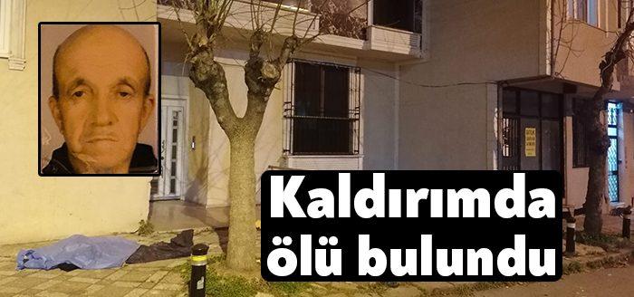 Kocaeli’nin Darıca ilçesinde, 85 yaşındaki bir adam kaldırımda ölü olarak