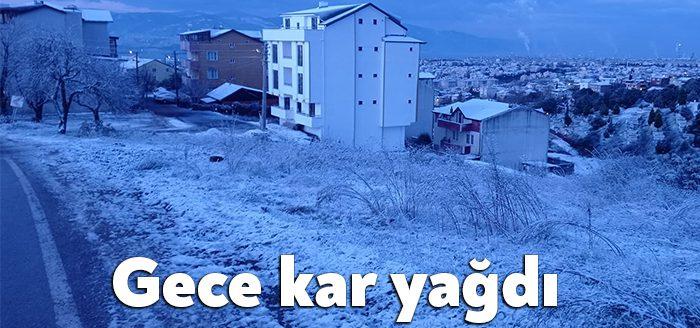 Kocaeli'nin birçok ilçesinde özellikle yüksek kesimlerde olanlar beyaz örtüyle uyandı