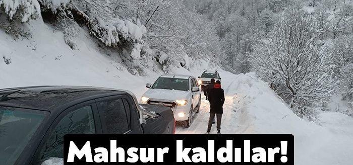 Kocaeli'de kamp yapan gençler, yoğun kar yağışı sebebiyle dağda mahsur