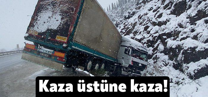 Kocaeli’nin Körfez ilçesi TEM Otoyolu’nda sürücüsünün direksiyon hakimiyetini kaybettiği tır