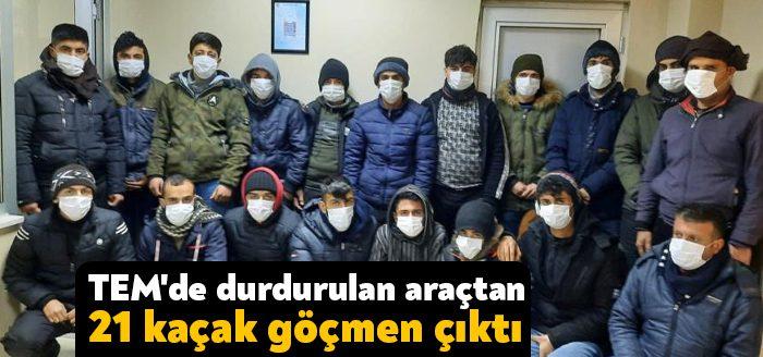 Kocaeli’de Emniyet Müdürlüğü ekiplerince durdurulan araçta 21 kaçak göçmen yakalandı.