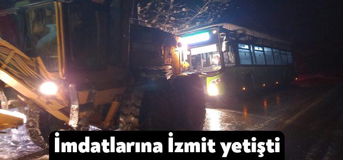 Kandıra Yolu Davuldere mevkiinde kar yağışı nedeniyle yolda mahsur kalan