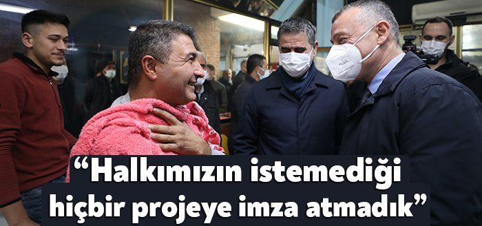 Kocaeli Büyükşehir Belediye Başkanı Tahir Büyükakın, Kandıra merkezinde esnafla bir