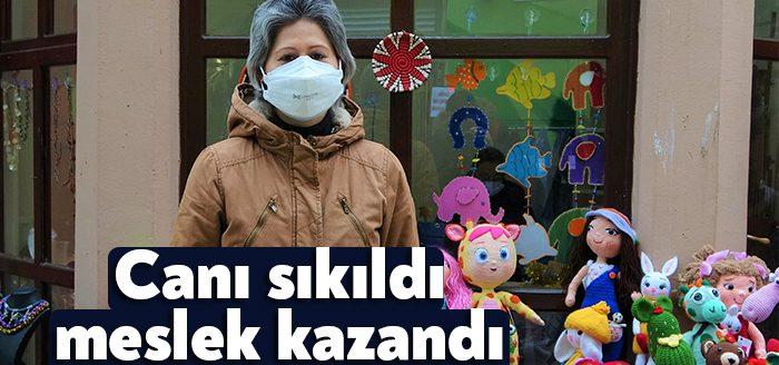 Kocaeli'de evde sıkıldığı için amigurumi kursuna başlayan Mine Aknal, birbirinden