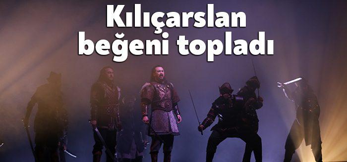 Kocaeli’de seyirciyle buluşan 'Kılıçarslan' oyunu ilk gösterimi büyük alkış aldı.