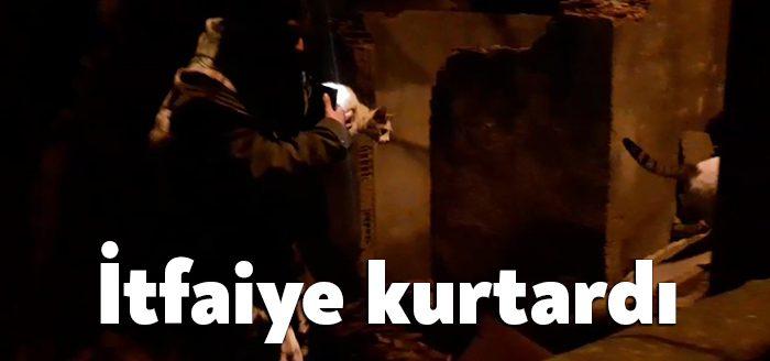Kocaeli'nin Darıca ilçesinde 4 katlı binanın çatı katında sıkışarak mahsur