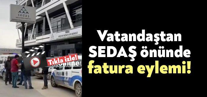 İzmit’te bir vatandaş, yüksek elektrik faturası nedeniyle SEDAŞ binası önüne