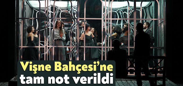 Kocaeli Büyükşehir Şehir Tiyatrosu, büyük beğeni toplayan Vişne Bahçesi isimli