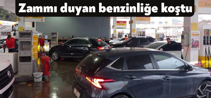 Petrol fiyatlarında yaşanan yükseliş nedeniyle benzin ve motorine zam geldi.
