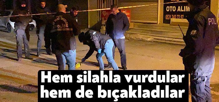 Kocaeli’nin Darıca ilçesinde kimliği belirsiz şahıslar, cadde ortasında tartıştıkları kişiyi