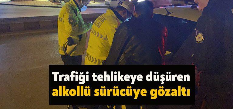 Kocaeli’nin Çayırova ilçesinde tehlikeli şekilde araç kullanınca polis tarafından durdurulan