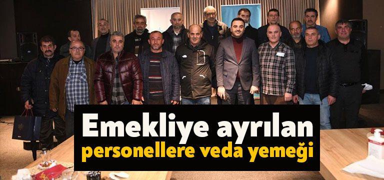 Başiskele Belediye Başkanı Yasin Özlü, emekliliğe ayrılan personellerle veda yemeğinde