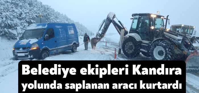 İzmit Belediyesi Karla Mücadele Ekipleri, Kandıra-Nebihoca bağlantı yolunda yoldan çıkan