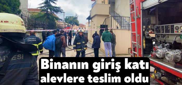 Kocaeli’nin Darıca ilçesinde 4 katlı bir binanın giriş katında çıkan