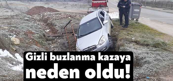 Kandıra Bağırganlı yolu üzerinde gizli buzlanma nedeniyle kontrolden çıkarak su
