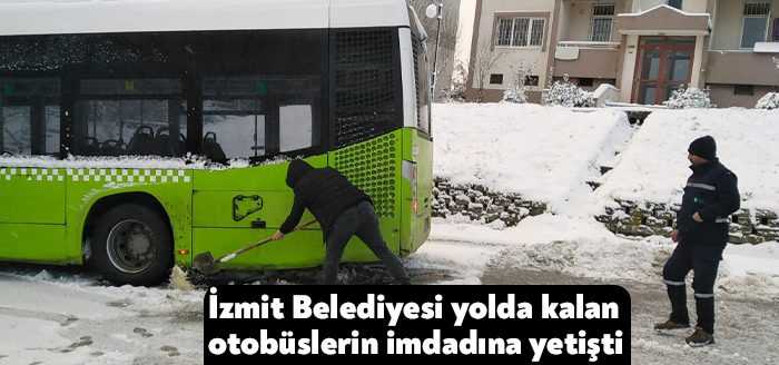 İzmit Belediyesi kar timi, yoğun kar yağışı sebebiyle yolcularıyla mahsur