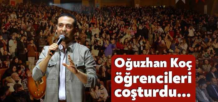 Kocaeli Üniversitesi öğrencilerine yönelik düzenlenen “Kampüste Bi' Mola” etkinliğinde sahne
