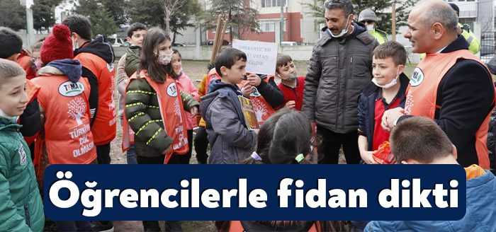 Körfez Belediye Başkanı Şener Söğüt, Orman Haftası dolayısıyla ilköğretim öğrencileriyle