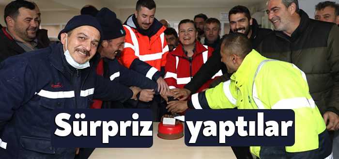Kar yağışı nedeniyle Fen İşleri Müdürlüğü şantiyesinde işçilerle bir araya