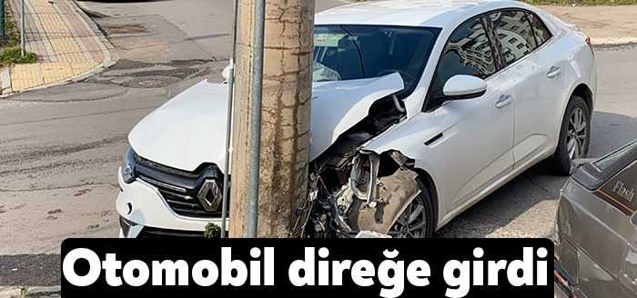 Kocaeli'nin Gebze ilçesinde sürücüsünün direksiyon hakimiyetini kaybettiği otomobil elektrik direğine