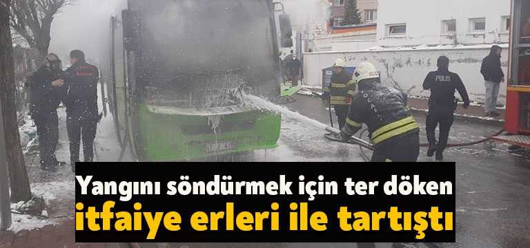 Kocaeli’nin Çayırova ilçesinde seyir halindeki halk otobüsünde çıkan yangın, itfaiye