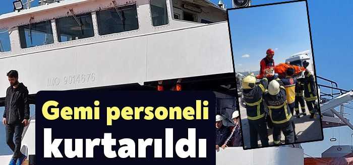 Kocaeli'nin Körfez ilçesinde, limanda bulunan gemide beli tutulduğu için mahsur