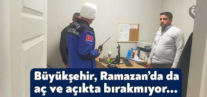 Gebze’de evsiz bir vatandaşın imdadına Büyükşehir Zabıtası yetişti. Ekipler, vatandaşı