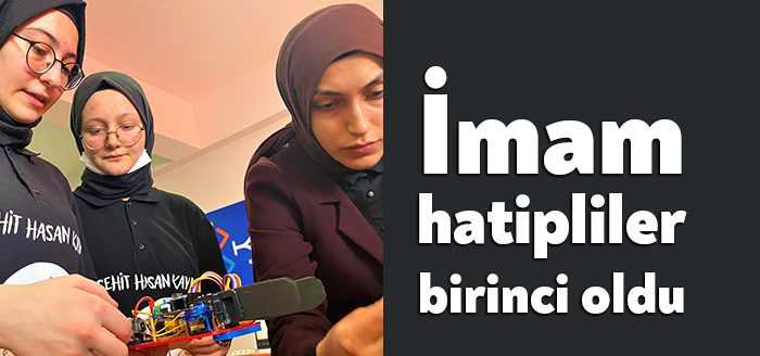 Kocaeli'nin Darıca ilçesinde lisede oluşturulan robotik kodlama atölyesinde eğitim alan