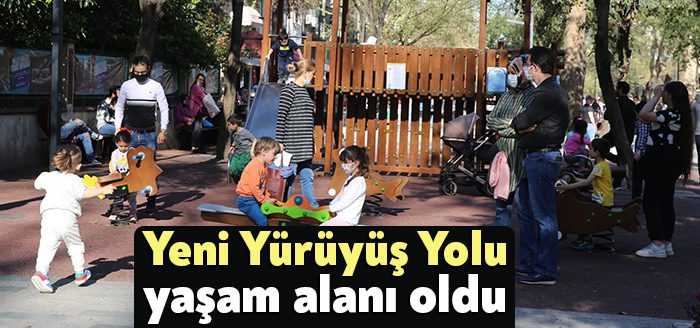 Yenilenen yüzüyle vatandaşların yoğun ilgi gösterdiği Yürüyüş Yolu (Cumhuriyet Bulvarı),