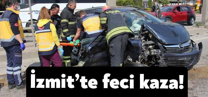 Kocaeli'de refüje çarparak hurdaya dönen otomobile, arkasından gelen bir başka