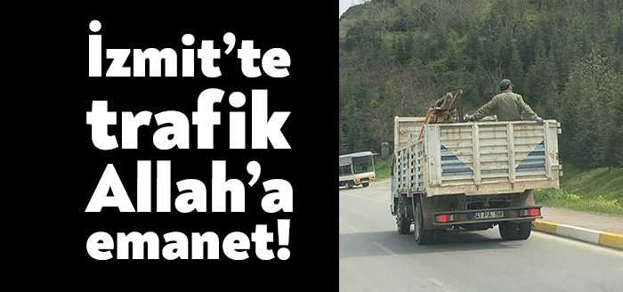Kocaeli’nin İzmit ilçesinde trafikte denetim eksikliği sürüyor. Vatandaşlar trafik kurallarına