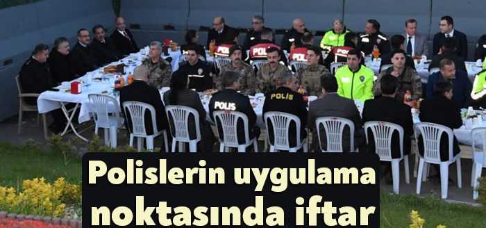 Vali Seddar Yavuz Gebze uygulama noktasında görevli güvenlik güçlerimiz ile