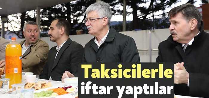 AK Parti Kocaeli İl Başkanı Mehmet Ellibeş, taksicilerle iftar yaptı.