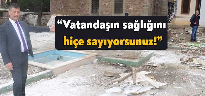İzmit Belediye Başkan Yardımcısı Emirşah Torun, Yeni Cuma Camii Bahçesi