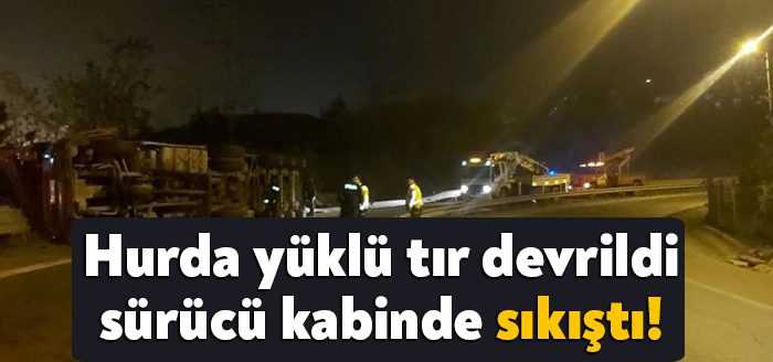 Kocaeli'nin Dilovası ilçesinde sürücüsünün direksiyon hakimiyetini kaybettiği tır devrildi. Tırın
