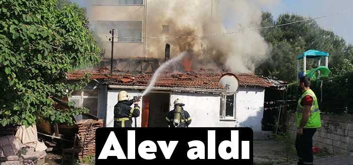  Kocaeli'nin Gebze ilçesinde bir gecekonduda yangın çıktı. Gecekonduyu saran alevleri