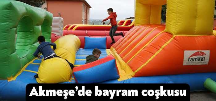 Kocaeli'nin İzmit ilçesinde Akmeşe’de gerçekleştirilen bayram şenliğinde 7’den 70’e herkes