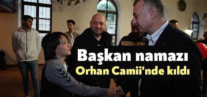Başkan Büyükakın, İzmit Orhan Camide kıldığı bayram namazı sonrasında açıklamalarda