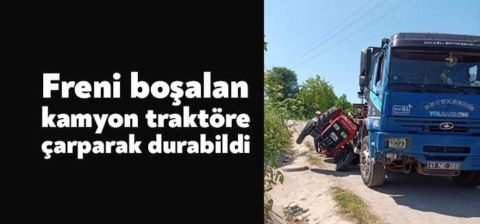 Kandıra Ağacalı Köy mevkiinde iddiaya göre freni boşalan kamyon traktöre