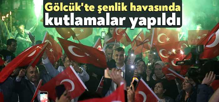 Gölcük Belediyesi tarafından düzenlenen; binlerce kişinin katıldığı fener alayı, liseliler