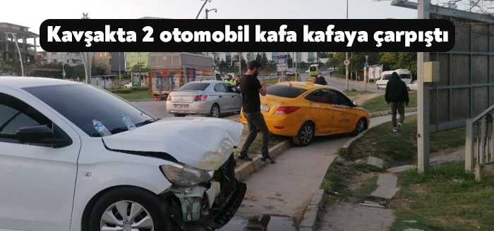 Kocaeli’nin Gebze ilçesinde kavşakta 2 otomobil kafaya kafaya çarpıştı. Araçların