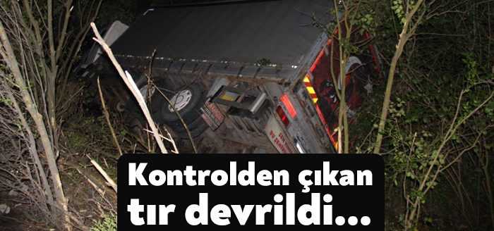 TEM Otoyolu Kocaeli geçişinde sürücüsünün kontrolünden çıkan yumurta dolu kamyon
