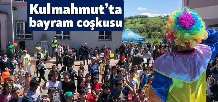 Kulmahmut Horozum Köyünde gerçekleştirilen bayram şenliğinde 7’den 70’e herkes doyasıya