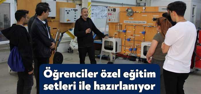 Kocaeli Üniversitesi Havacılık ve Uzay Bilimleri Fakültesi öğrencileri, akademisyenlerin tasarlayıp