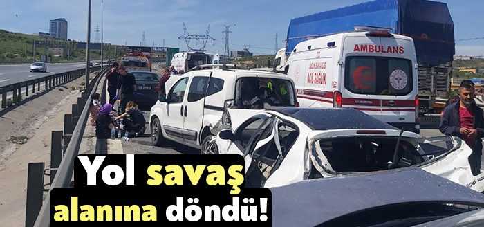 Kocaeli'nin Dilovası ilçesi TEM Otoyolu'nda 6 aracın birbirine girdiği trafik